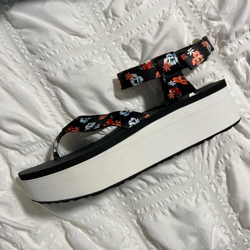 New Teva Black Floral Platform Sandals - Picture 3 of 8